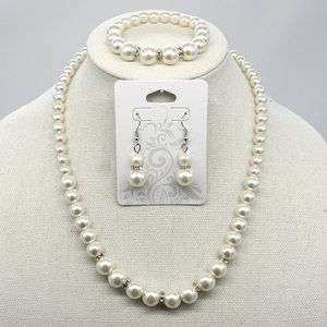 Pearl necklace set with bracelet and earrings.